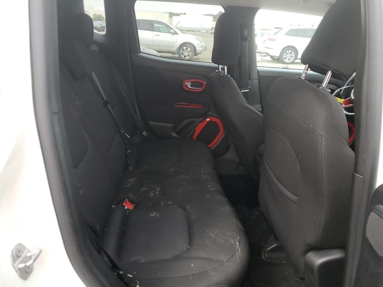 2015 Jeep Renegade - Image 10