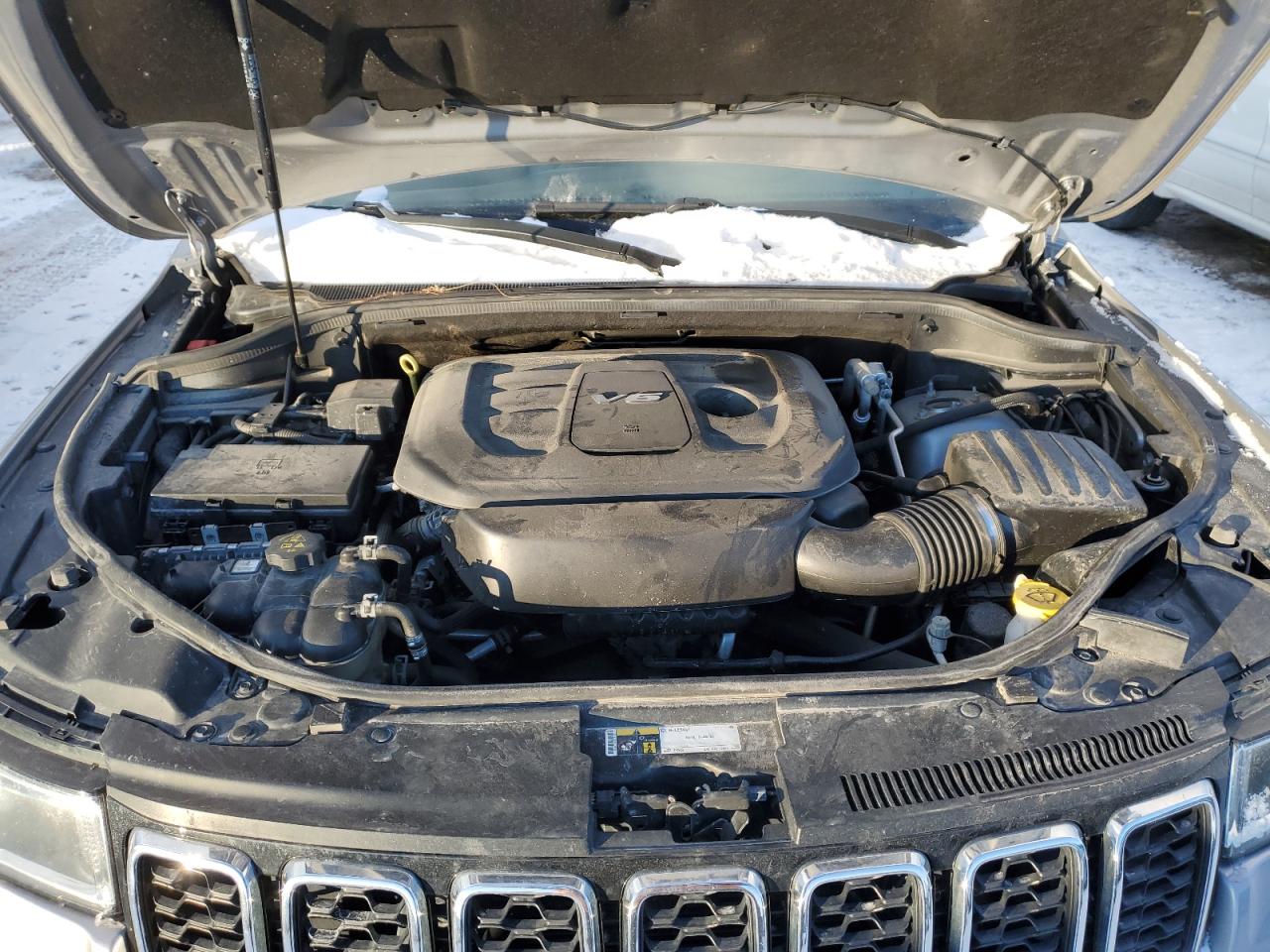 2017 Jeep Grand Cherokee - Image 12