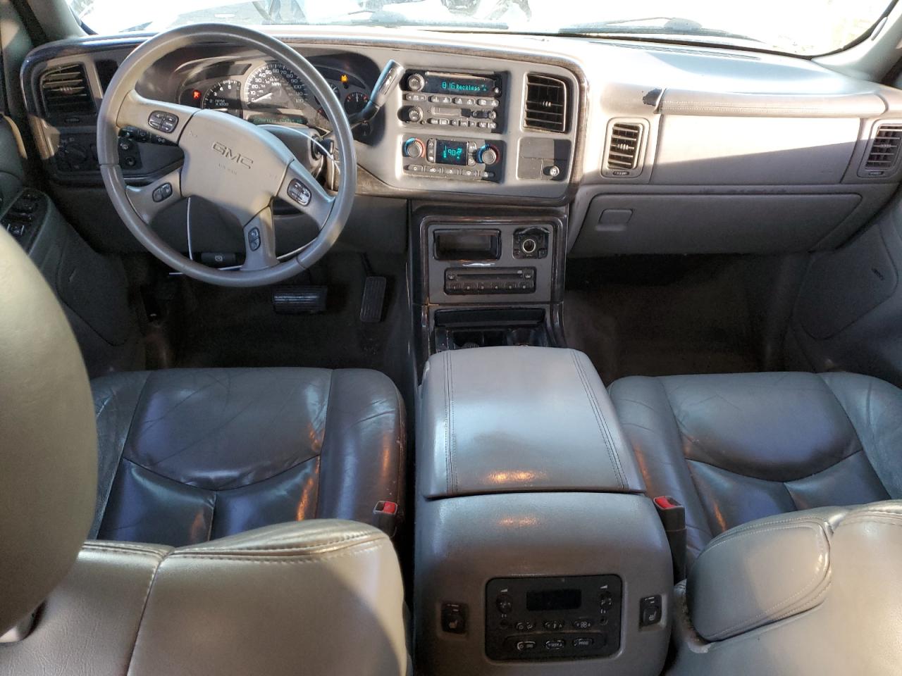 2005 GMC Yukon - Image 8
