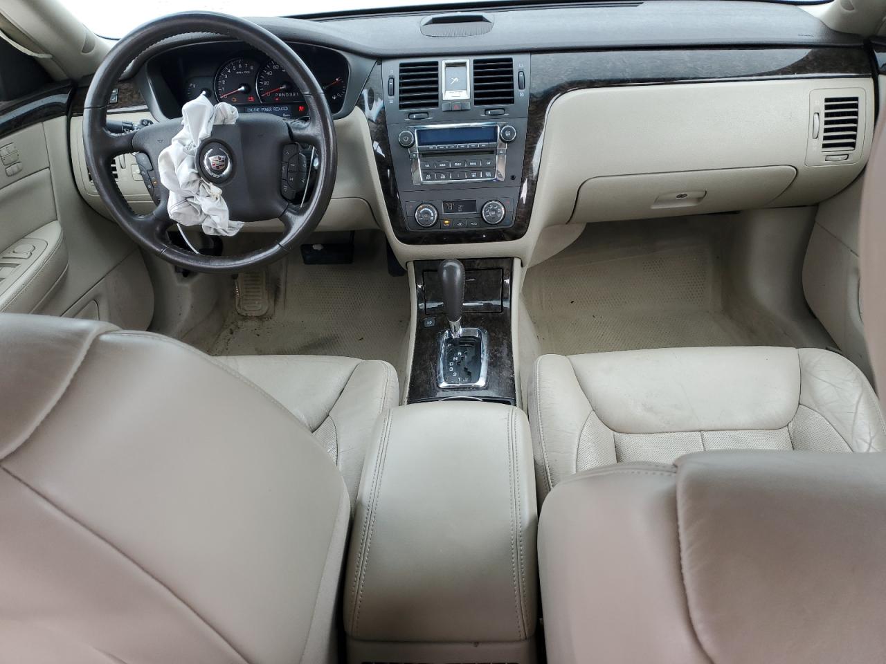 2010 Cadillac DTS - Image 8