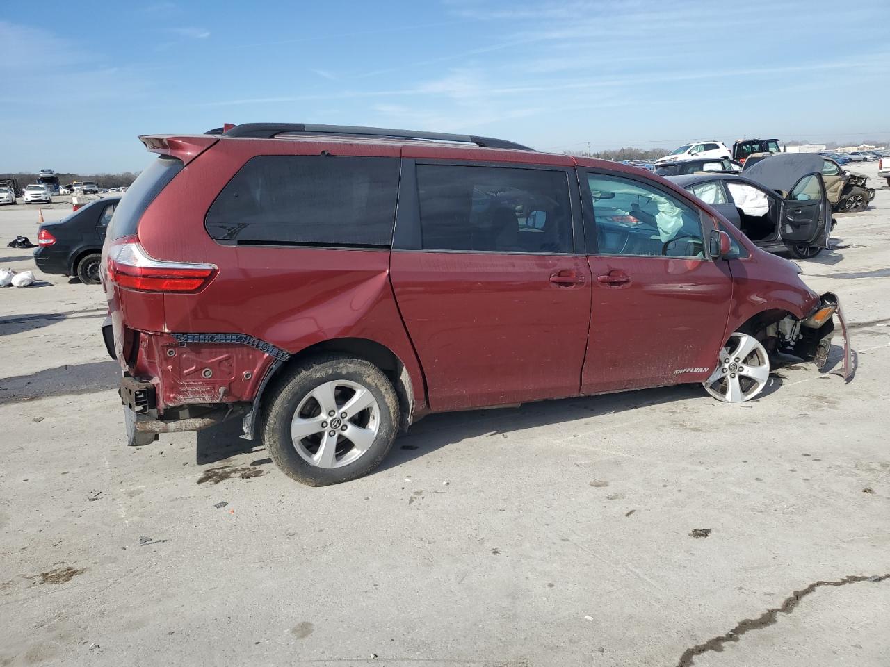 2018 Toyota Sienna - Image 3