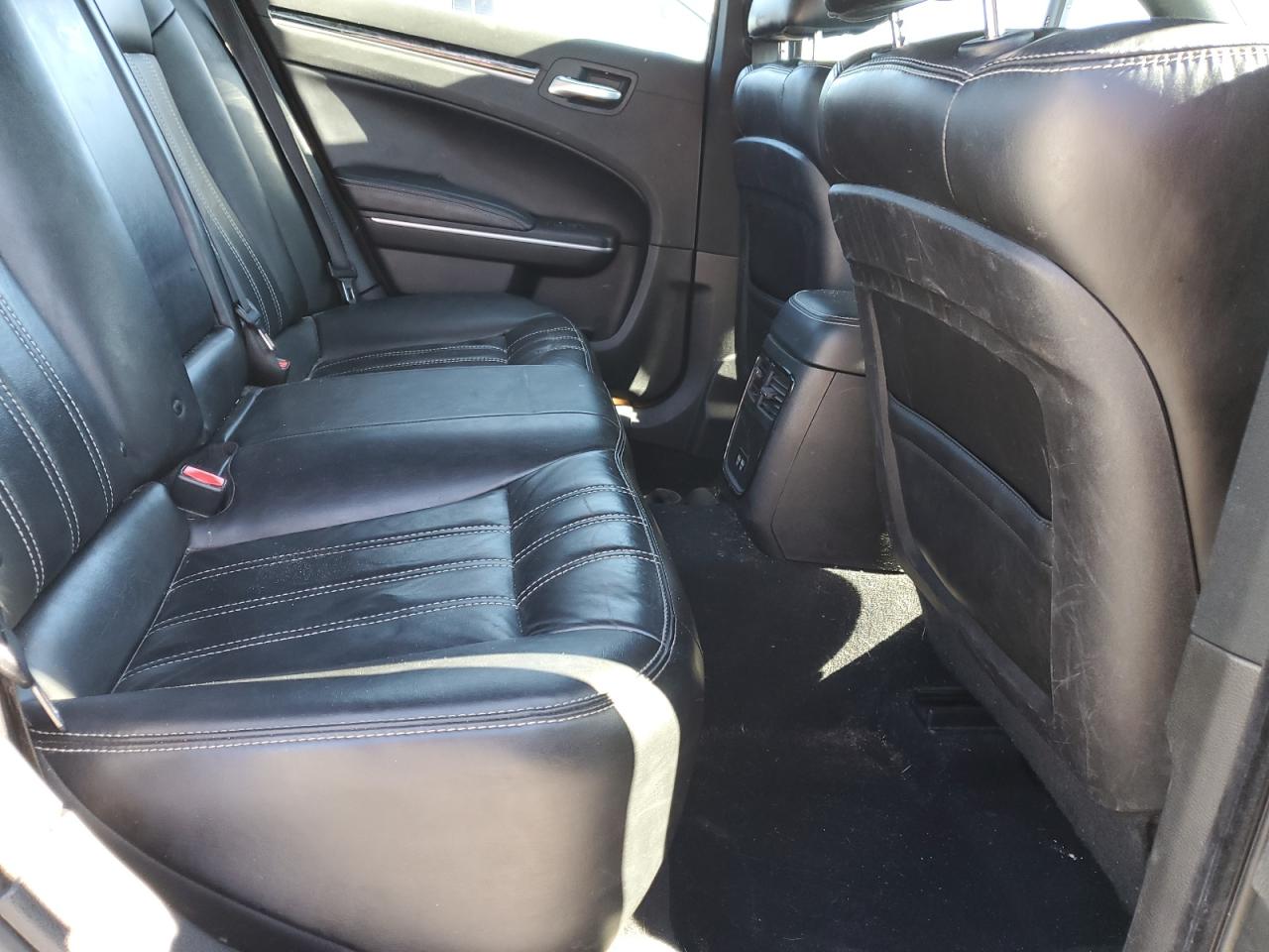 2019 Chrysler 300 - Image 11