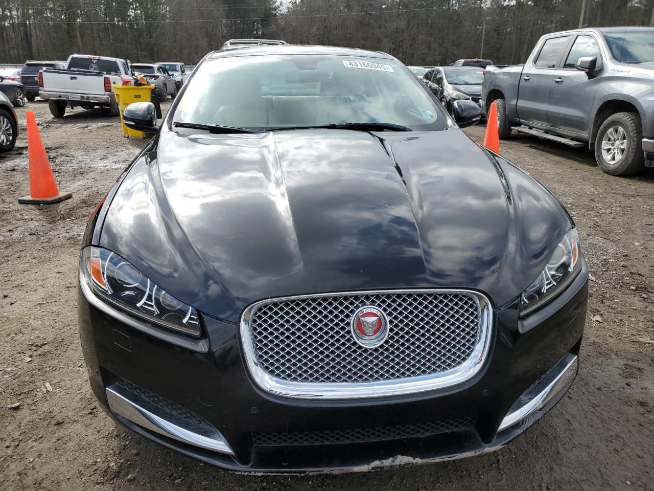 2014 Jaguar XF - Image 5