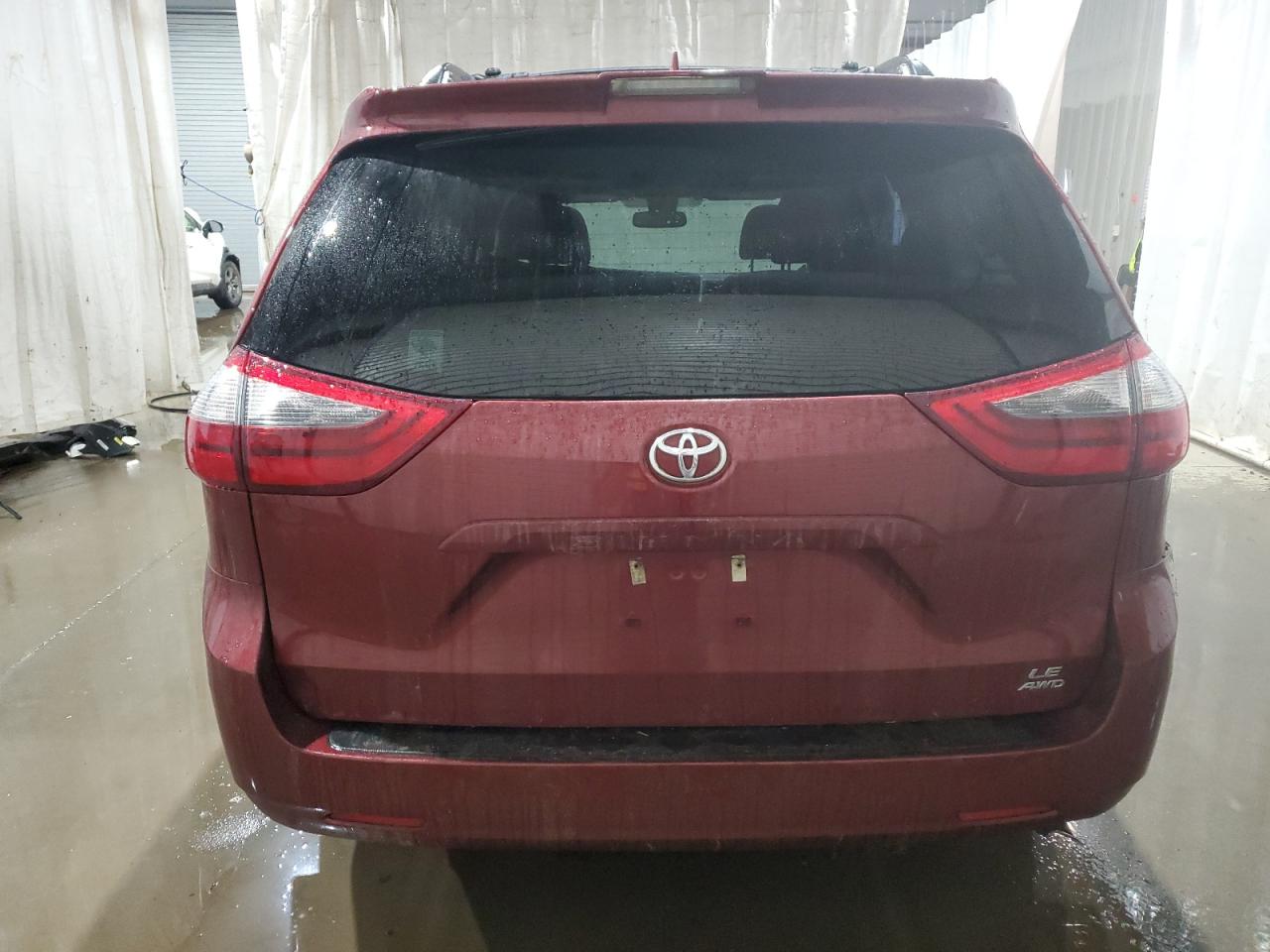 2020 Toyota Sienna - Image 6