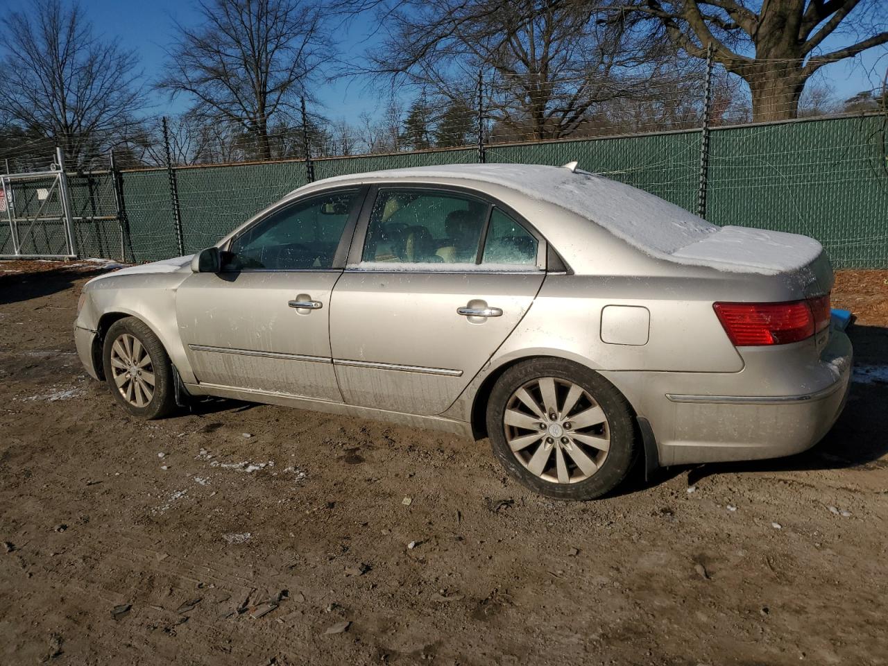 2009 Hyundai Sonata - Image 2