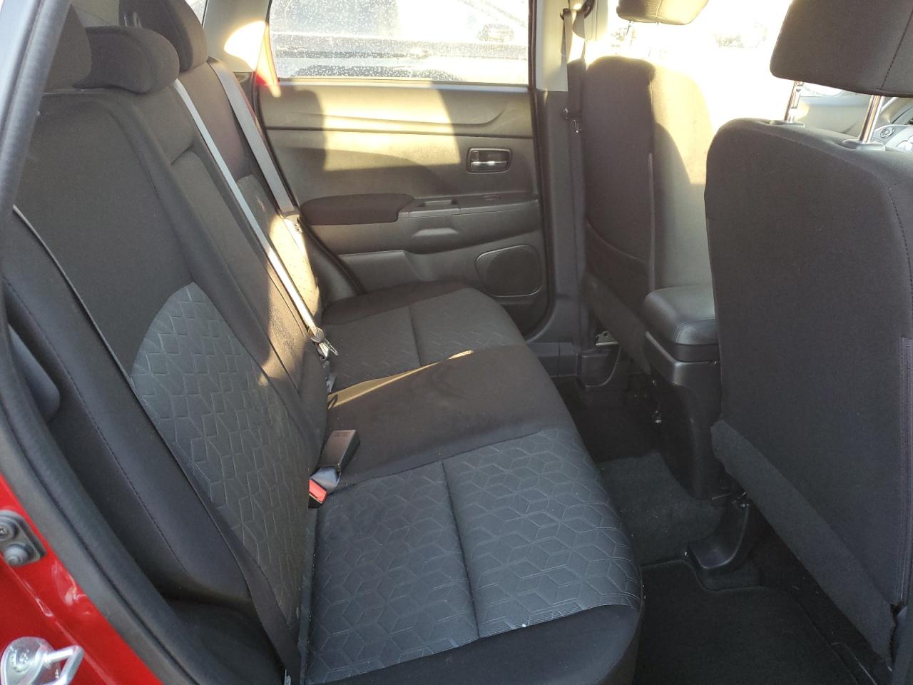 2021 Mitsubishi Outlander - Image 12