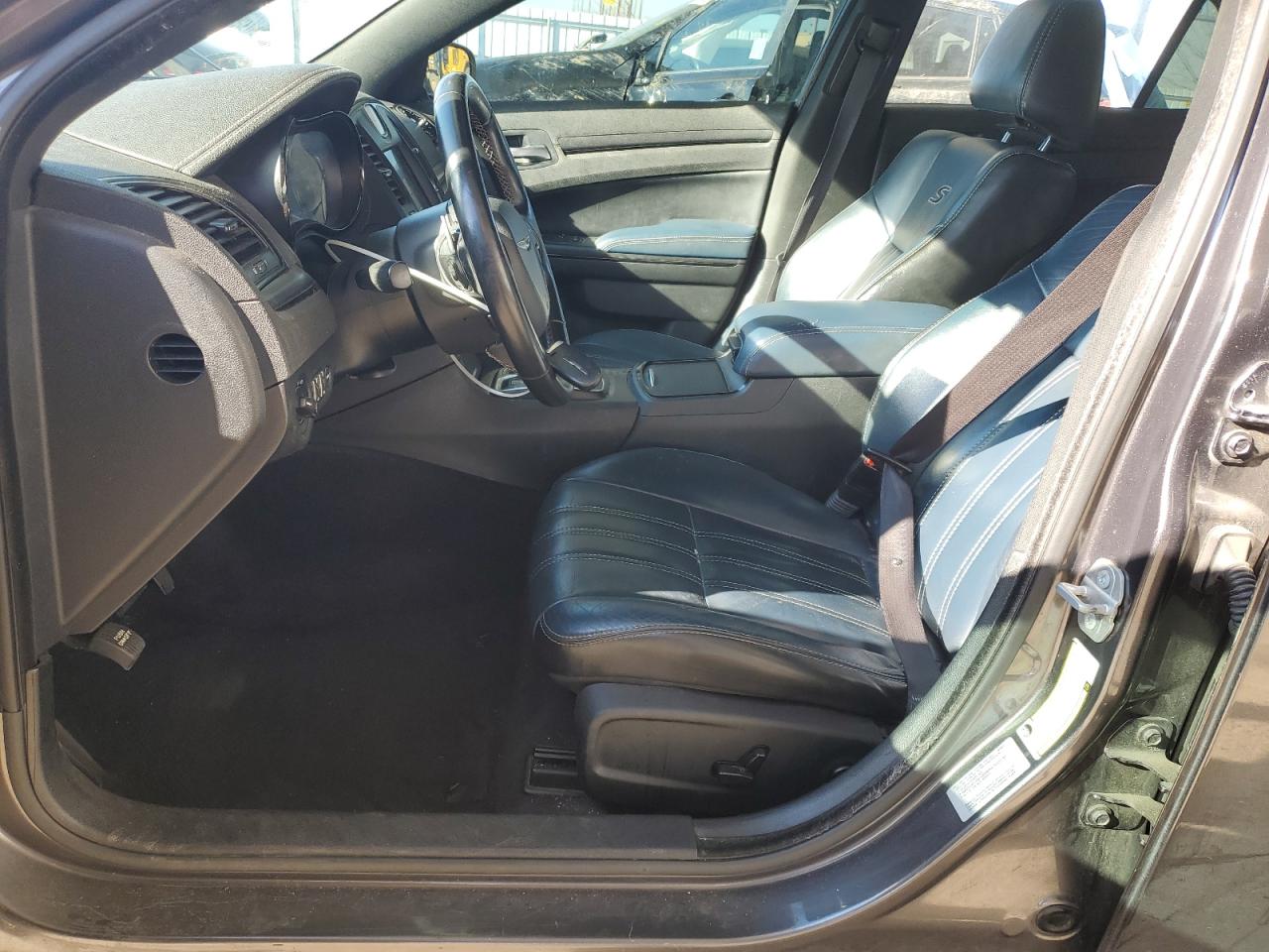 2016 Chrysler 300 - Image 7