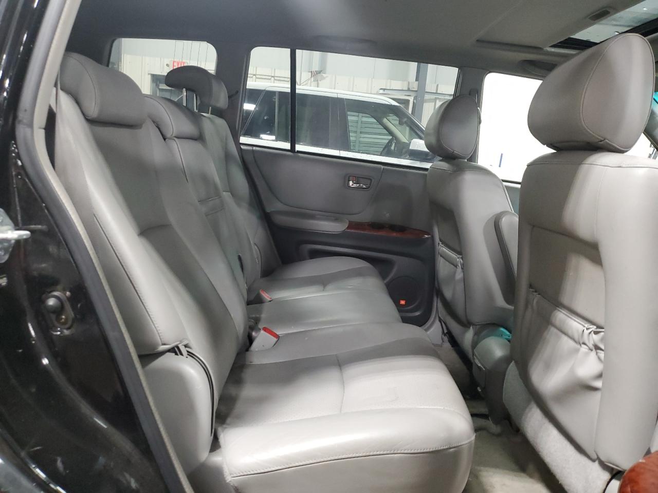 2004 Toyota Highlander - Image 11