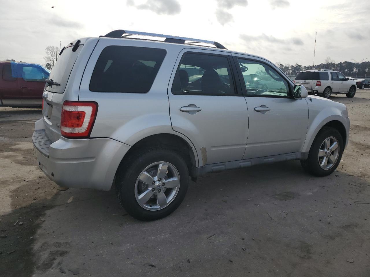 2010 Ford Escape - Image 3