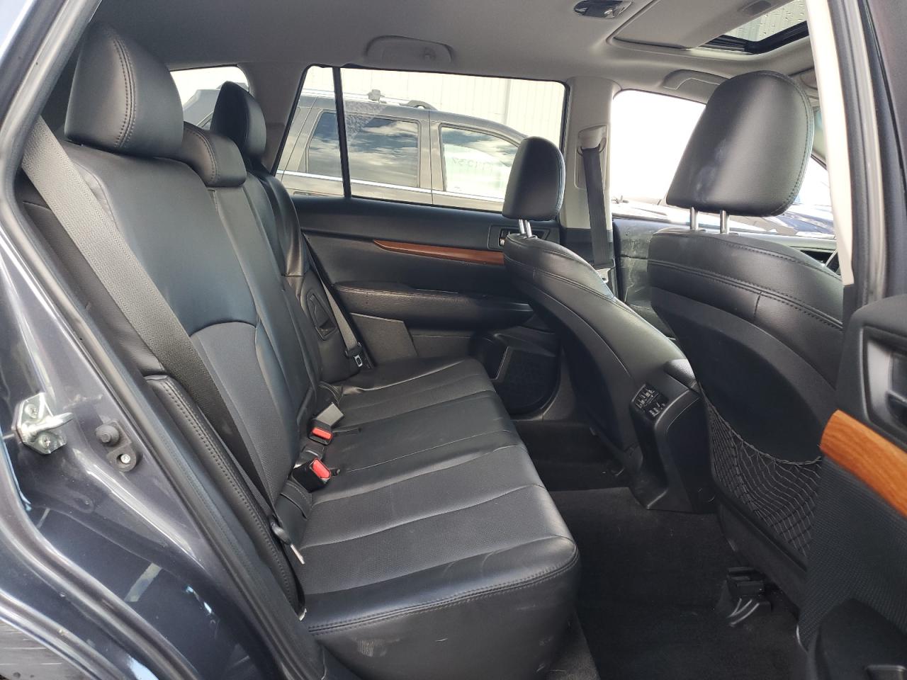 2014 Subaru Outback - Image 11