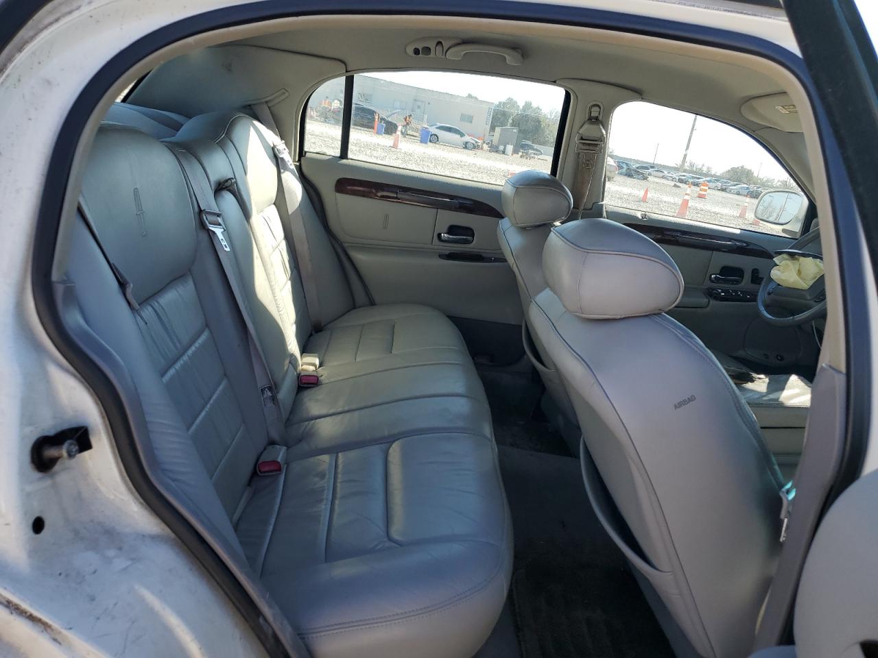 1999 Lincoln Town Car - Image 10