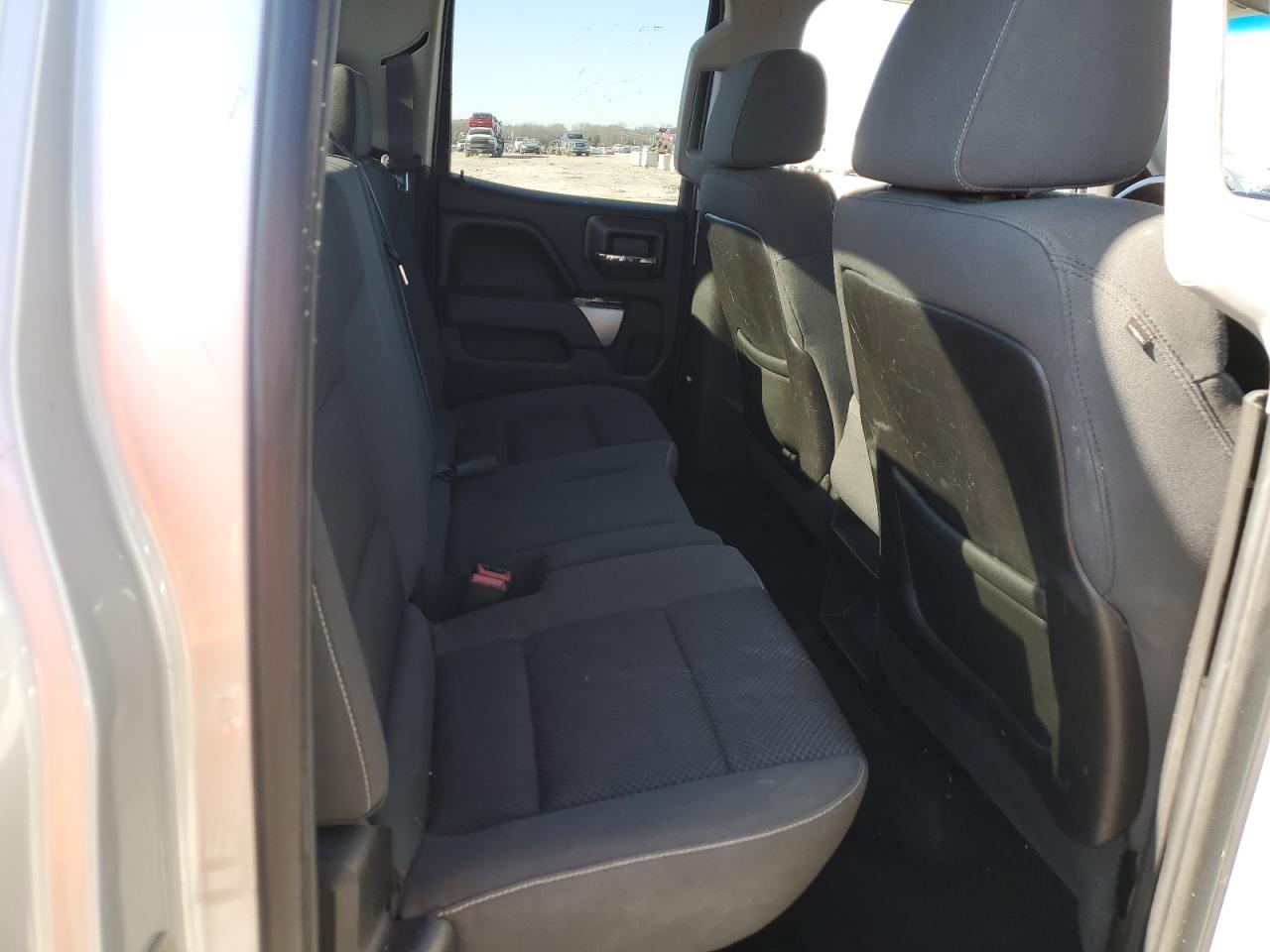 2015 Chevrolet Silverado - Image 11