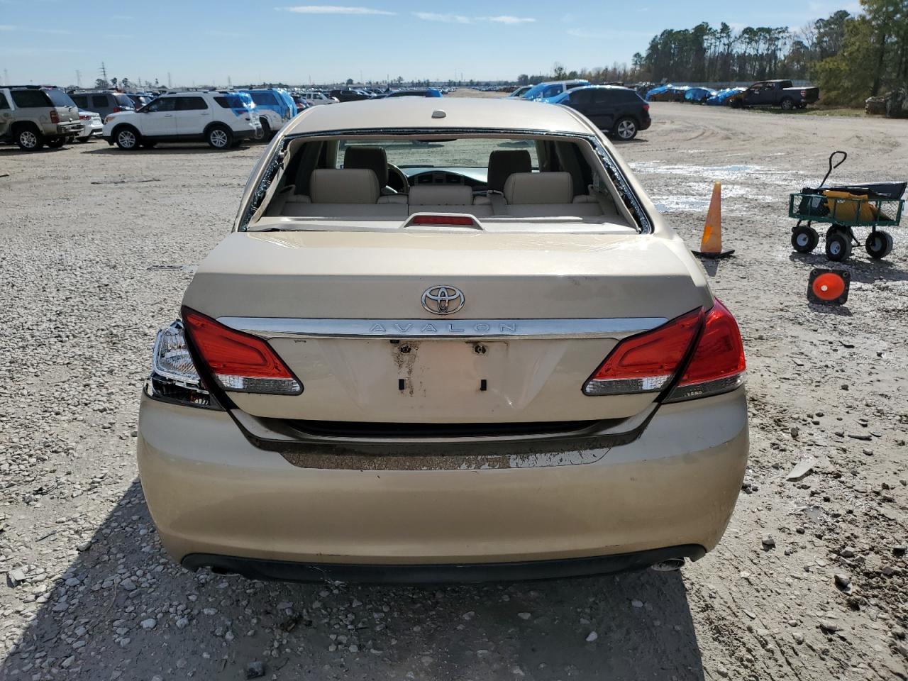 2012 Toyota Avalon - Image 6