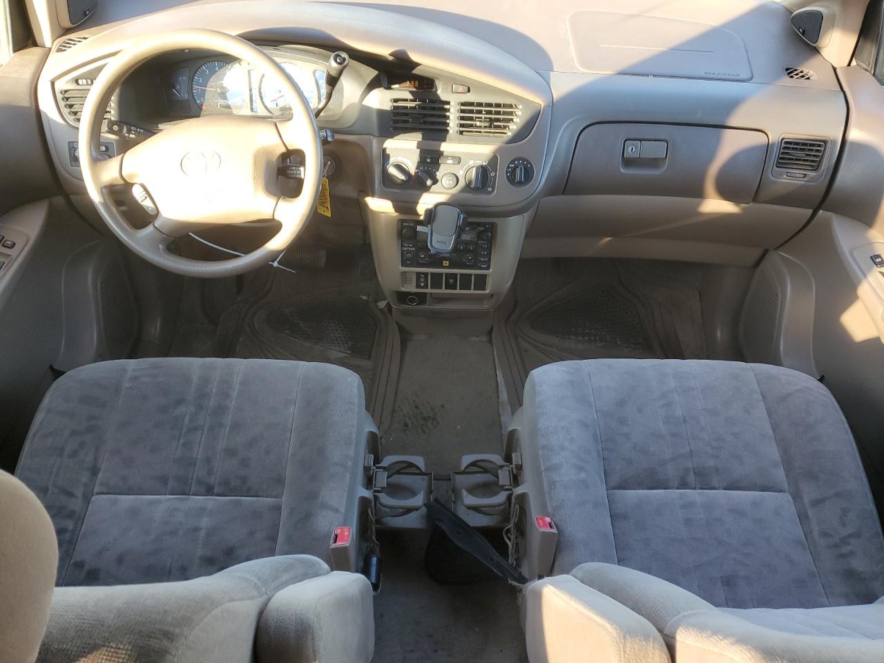 2001 Toyota Sienna - Image 8