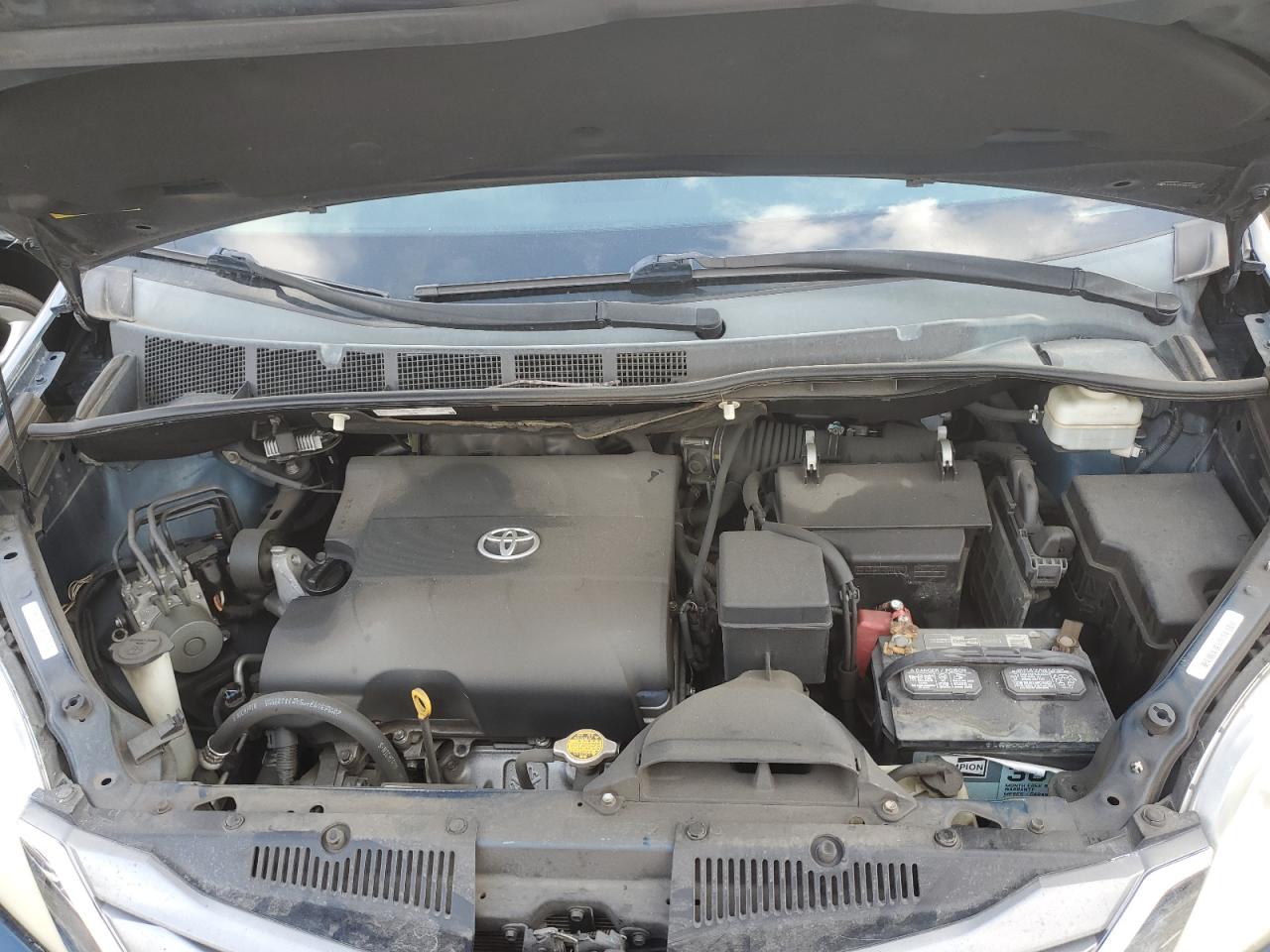 2011 Toyota Sienna - Image 12
