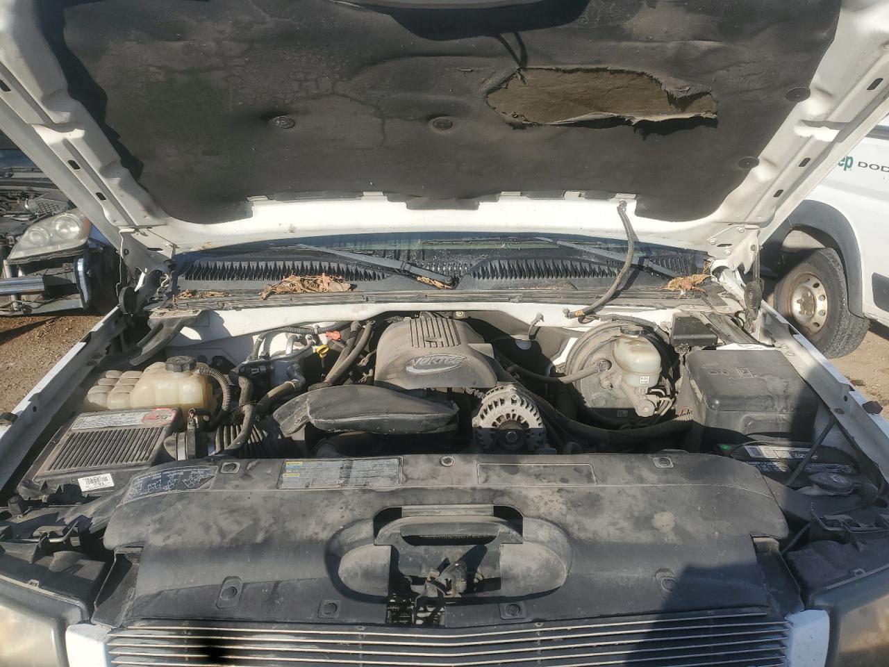 2005 Chevrolet Silverado - Image 11