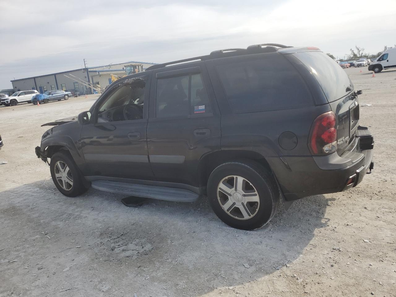 2005 Chevrolet TrailBlazer - Image 2