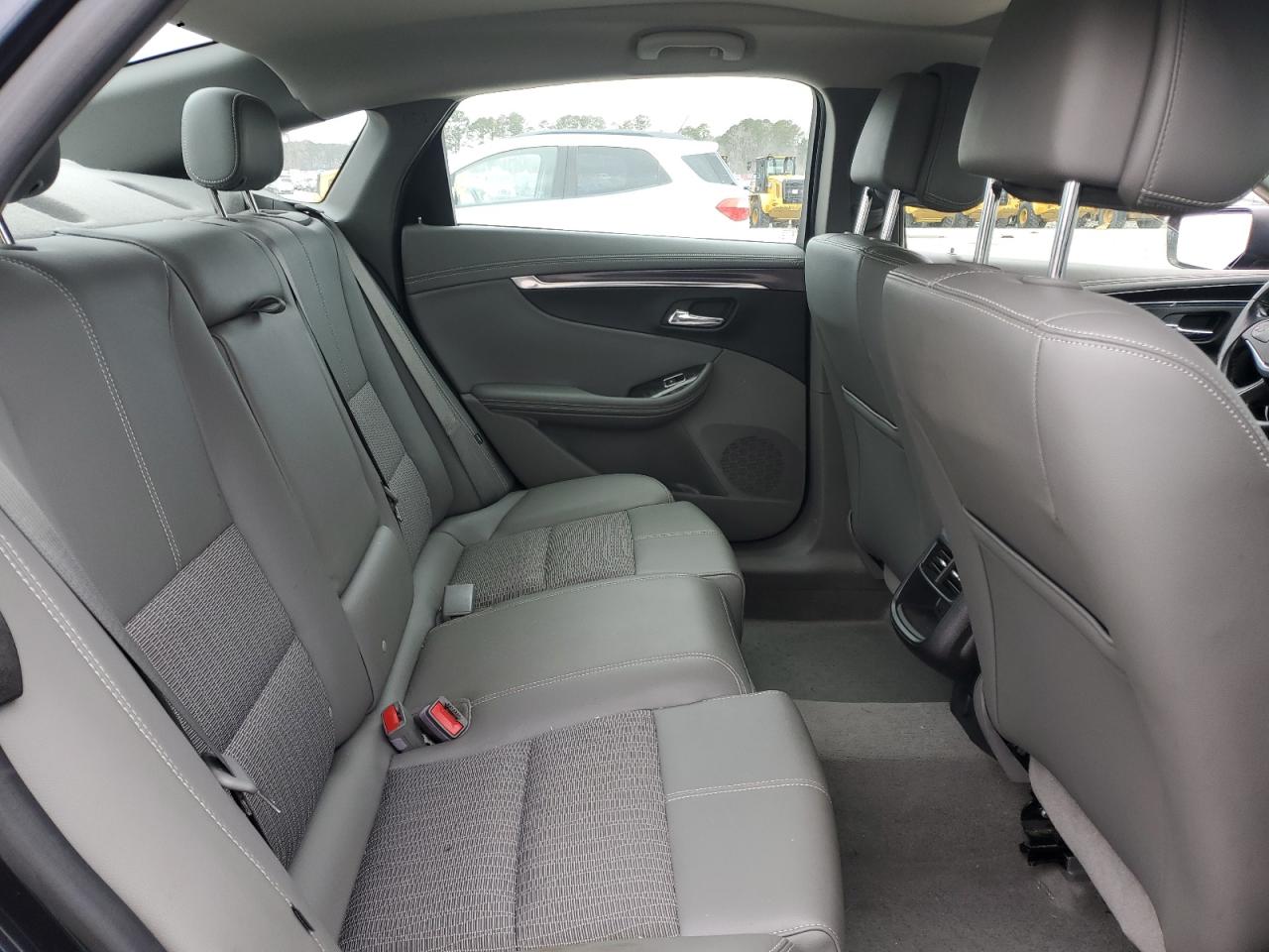 2014 Chevrolet Impala - Image 11