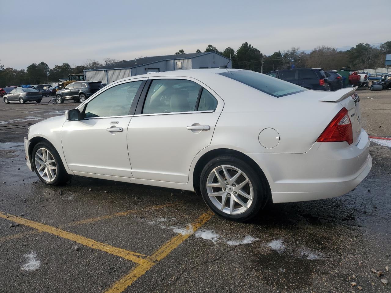 2010 Ford Fusion - Image 2