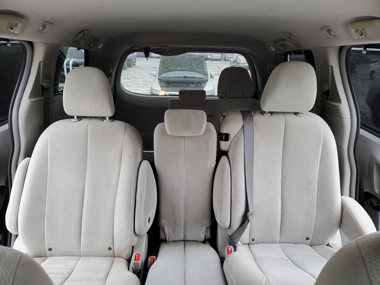 2011 Toyota Sienna - Image 10