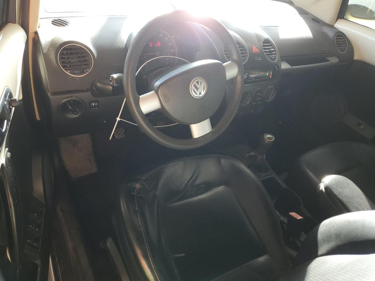 2007 Volkswagen Beetle - Image 8