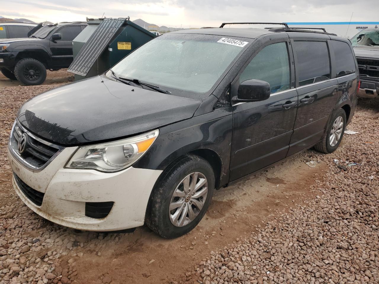 2013 Volkswagen Routan - Image 1