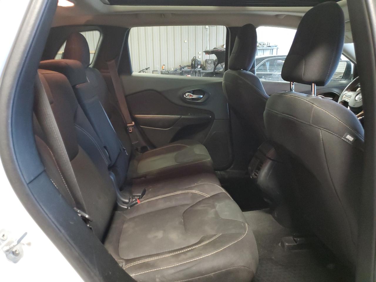 2016 Jeep Grand Cherokee - Image 12