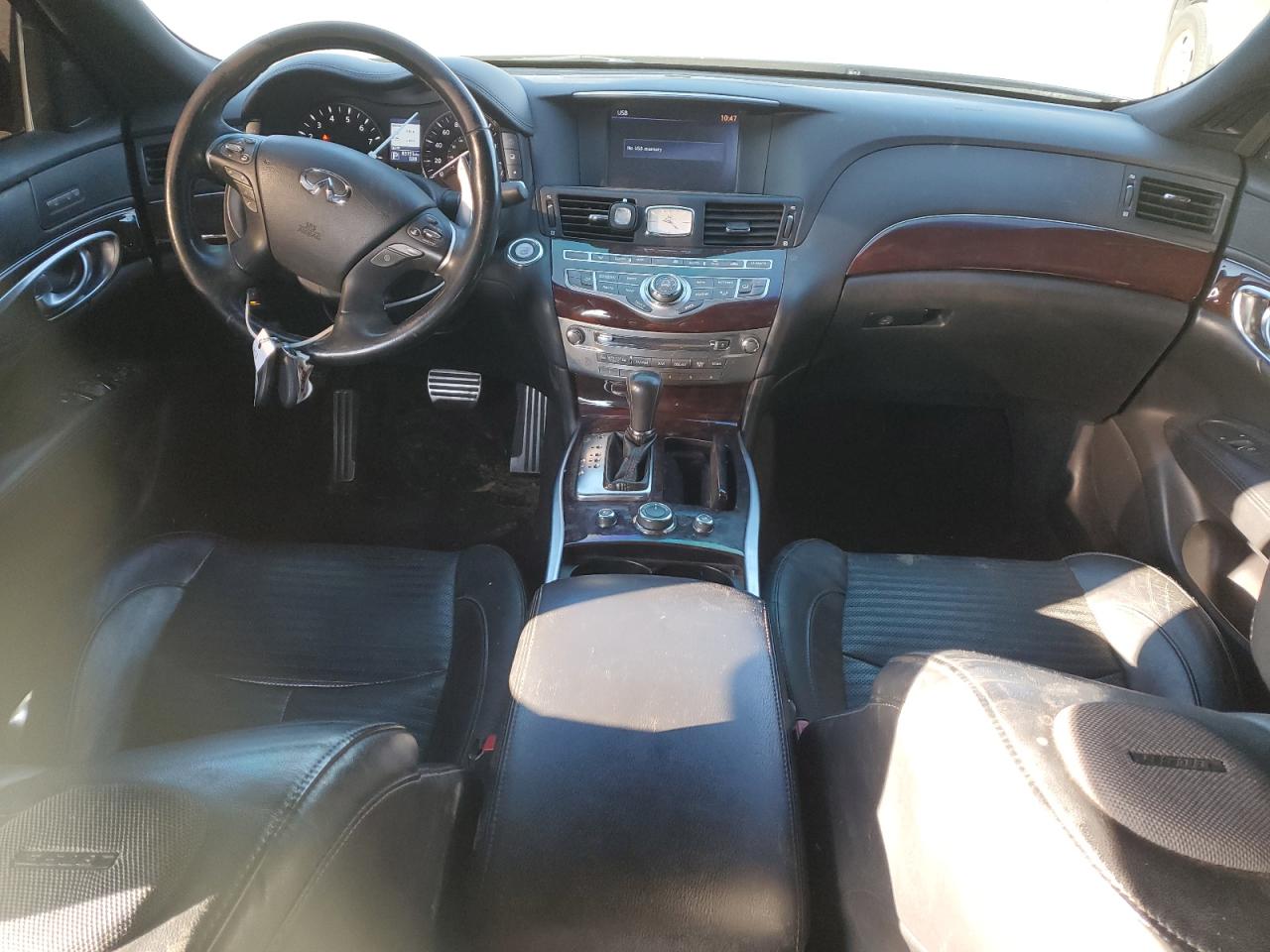 2016 Infiniti Q70 - Image 8