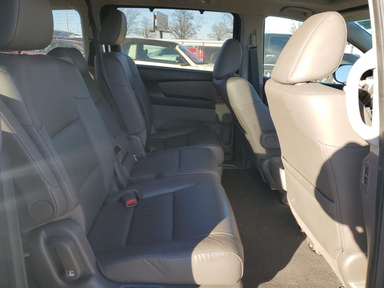 2015 Honda Odyssey - Image 11