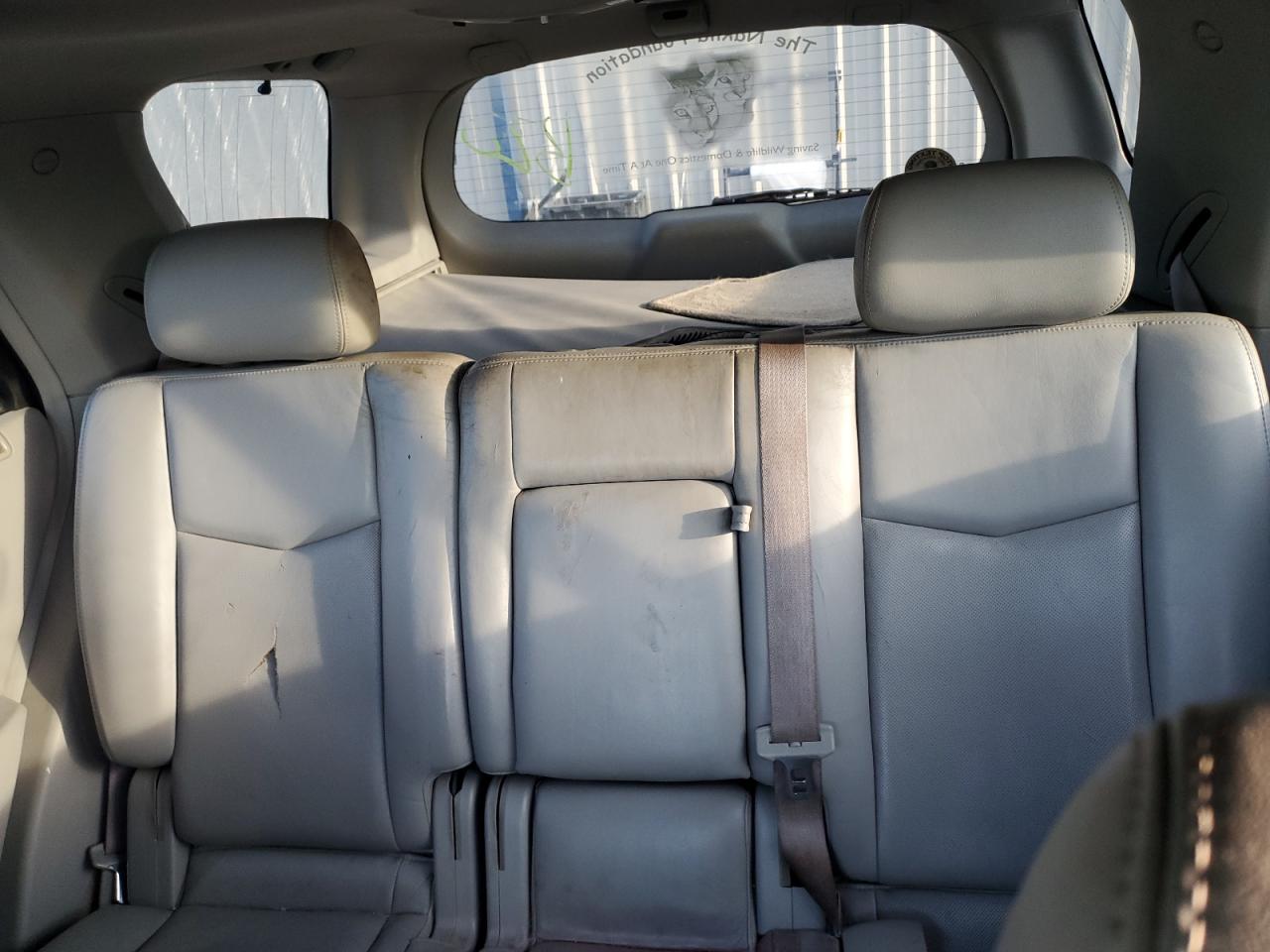 2005 Cadillac SRX - Image 10