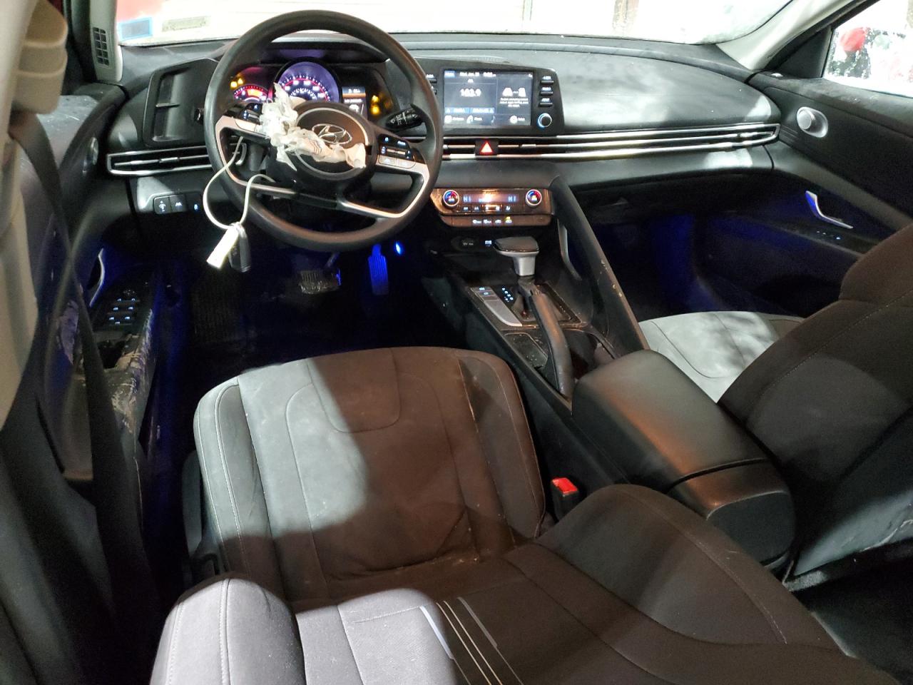 2022 Hyundai Elantra - Image 8