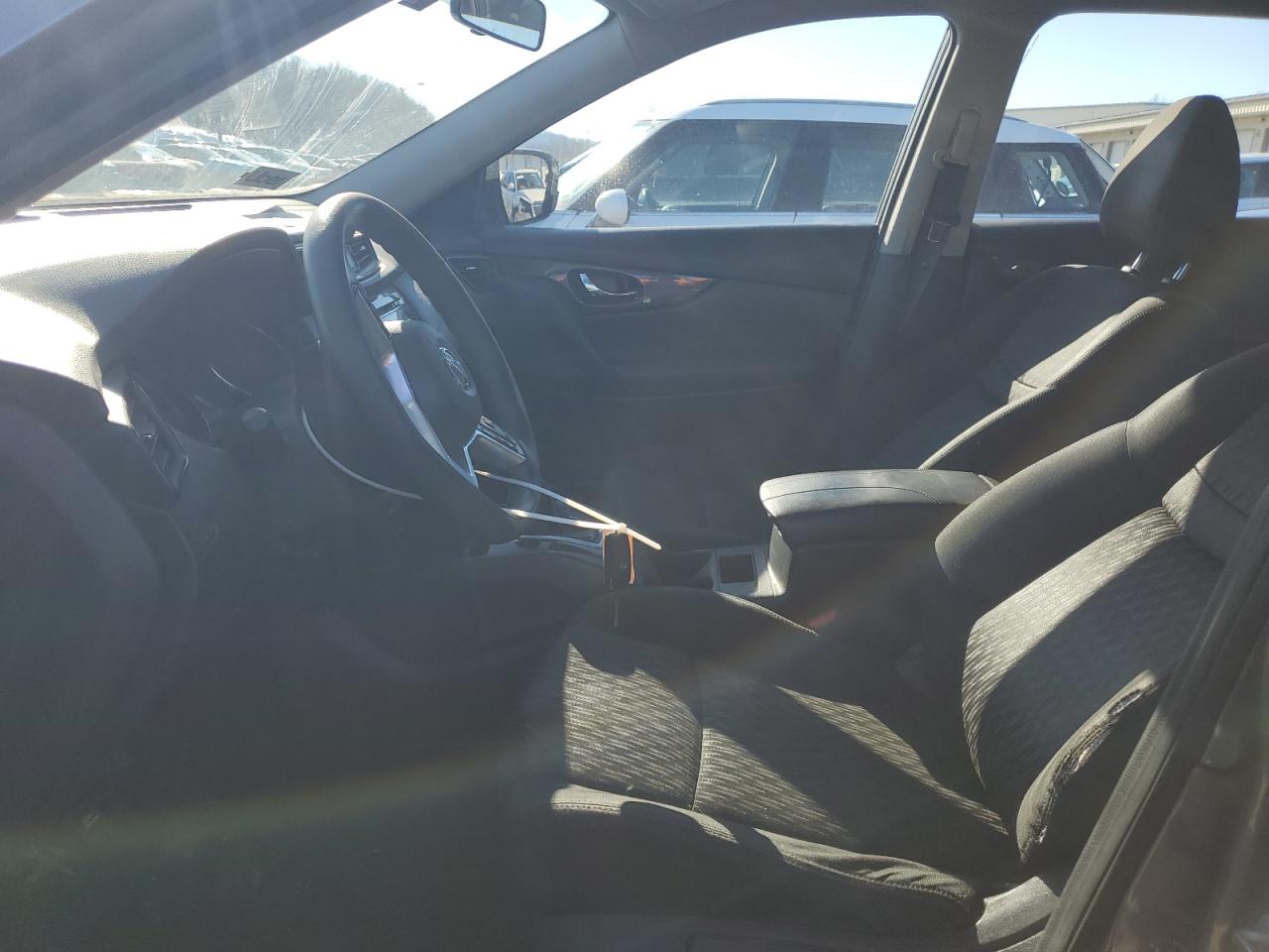 2017 Nissan Rogue - Image 7