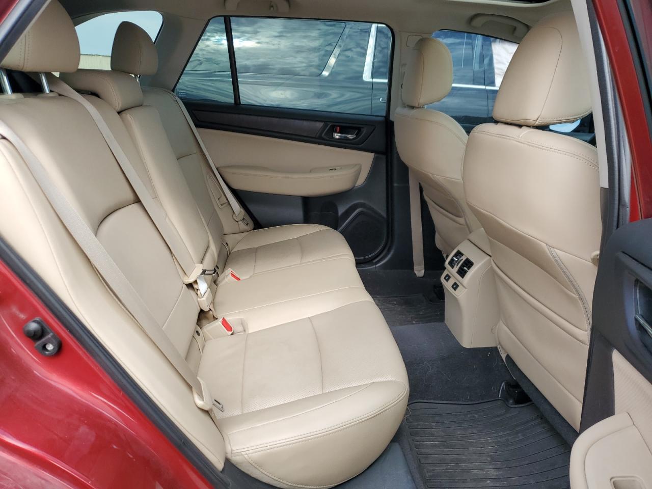 2015 Subaru Outback - Image 10