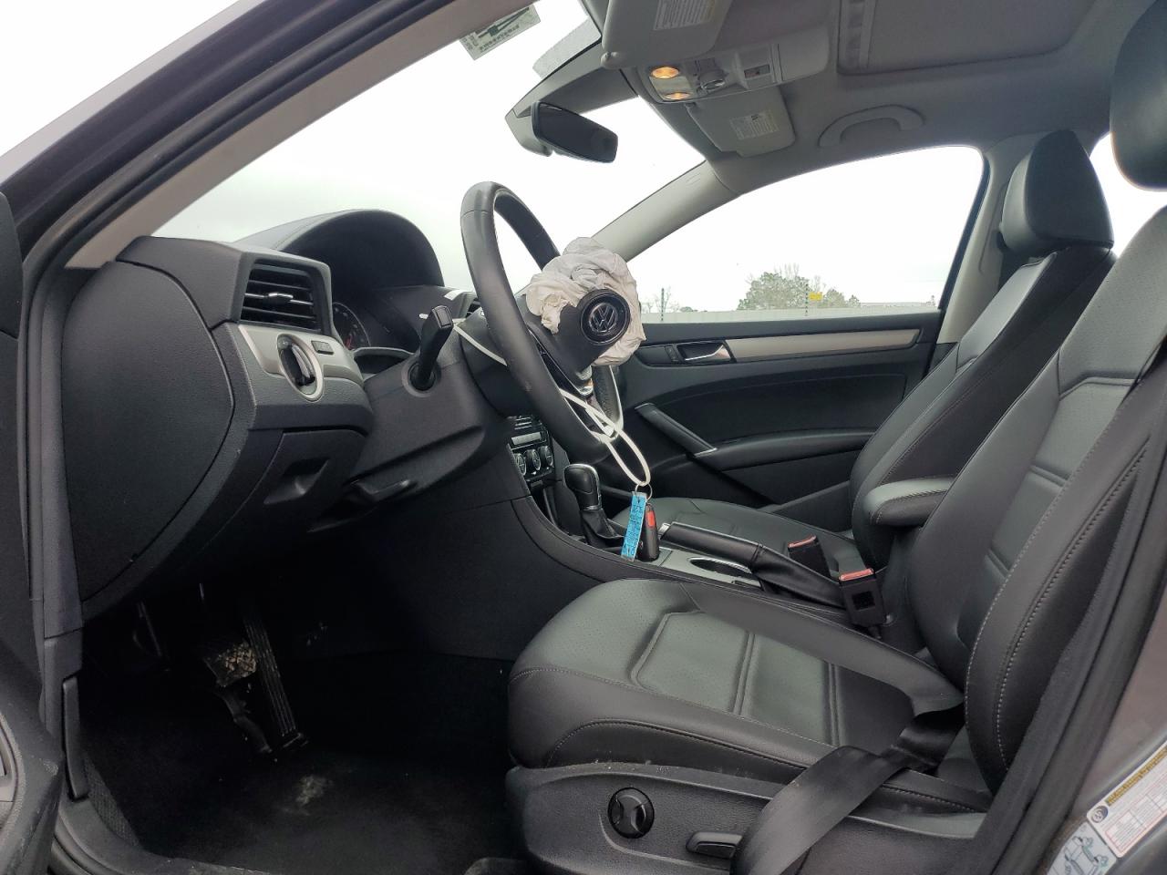2021 Volkswagen Passat - Image 7