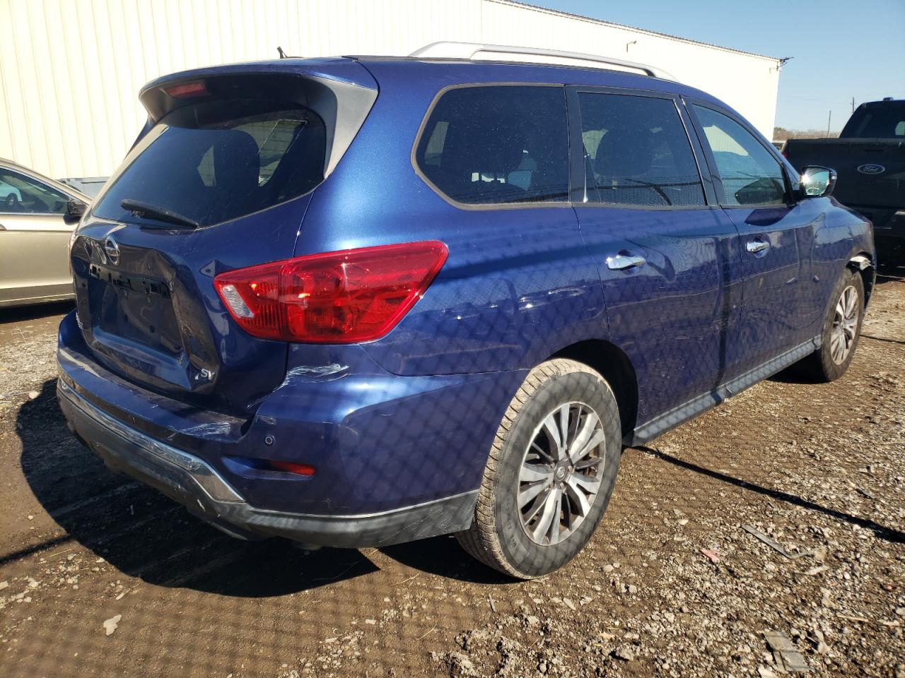 2017 Nissan Pathfinder - Image 3