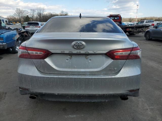  TOYOTA CAMRY 2018 Srebrny