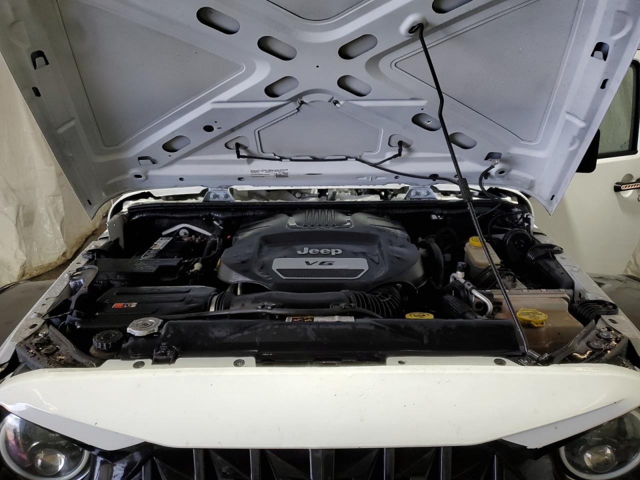 2015 Jeep Wrangler - Image 12