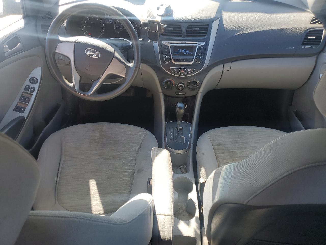 2015 Hyundai Accent - Image 8