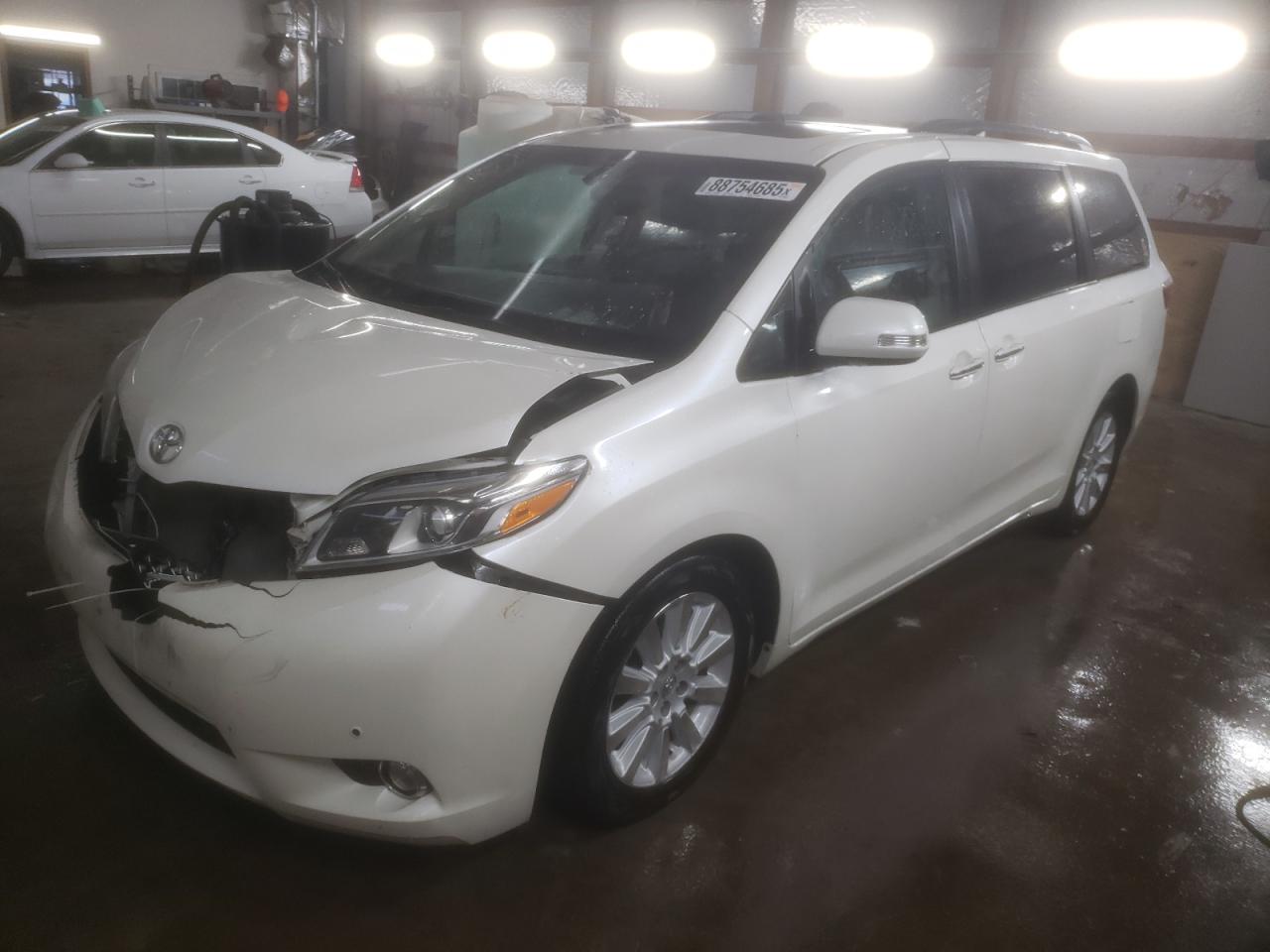 2015 Toyota Sienna - Image 1