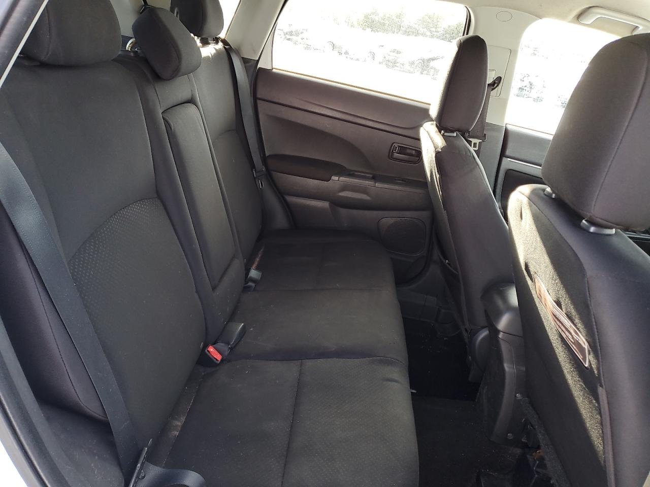 2014 Mitsubishi Outlander - Image 11