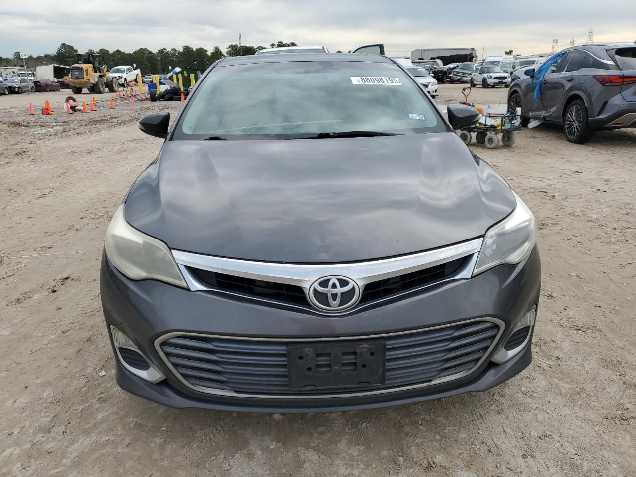 2014 Toyota Avalon - Image 5