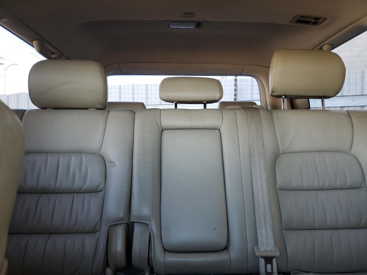 2004 Lexus LX - Image 10