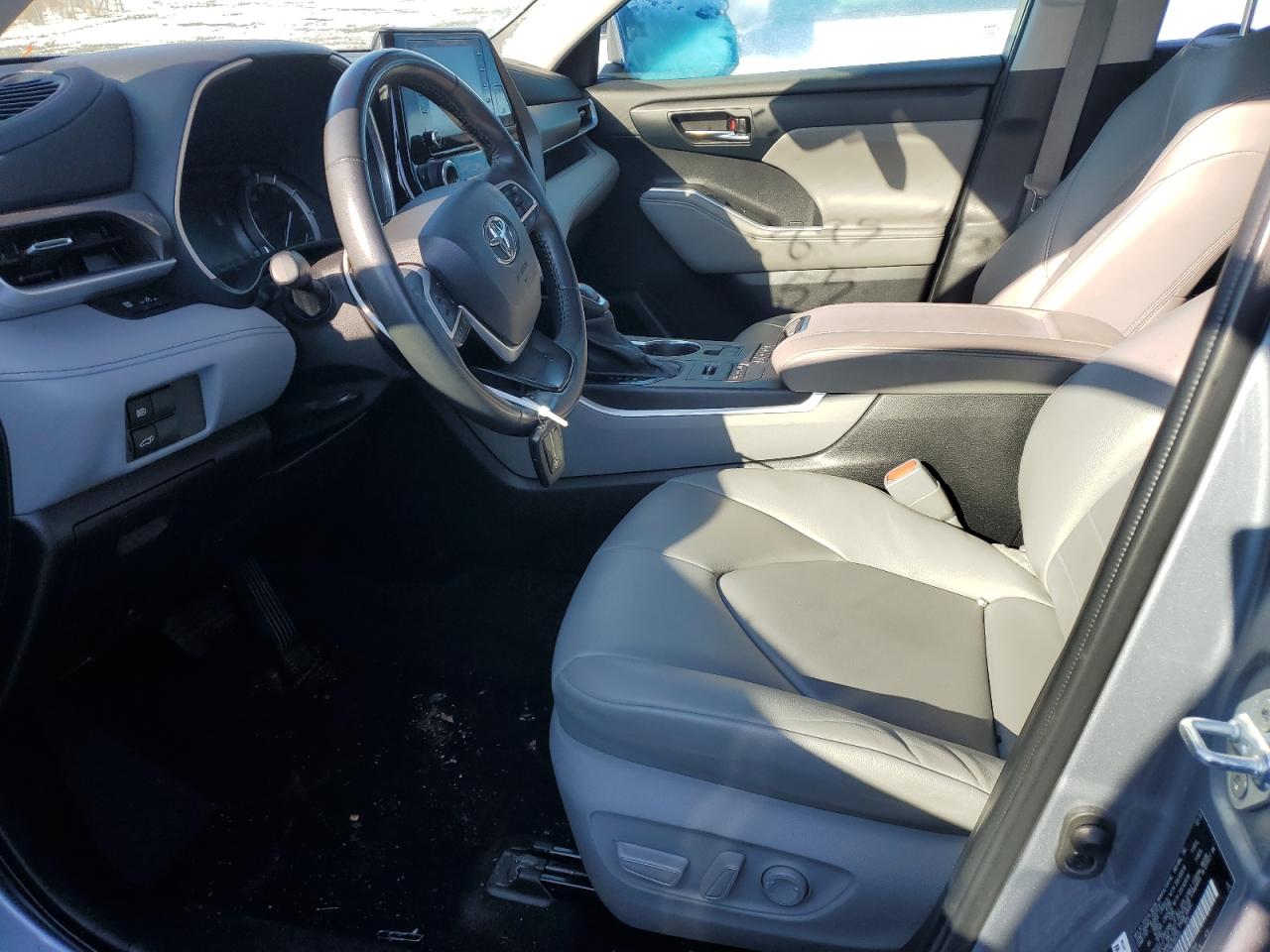 2022 Toyota Highlander - Image 7