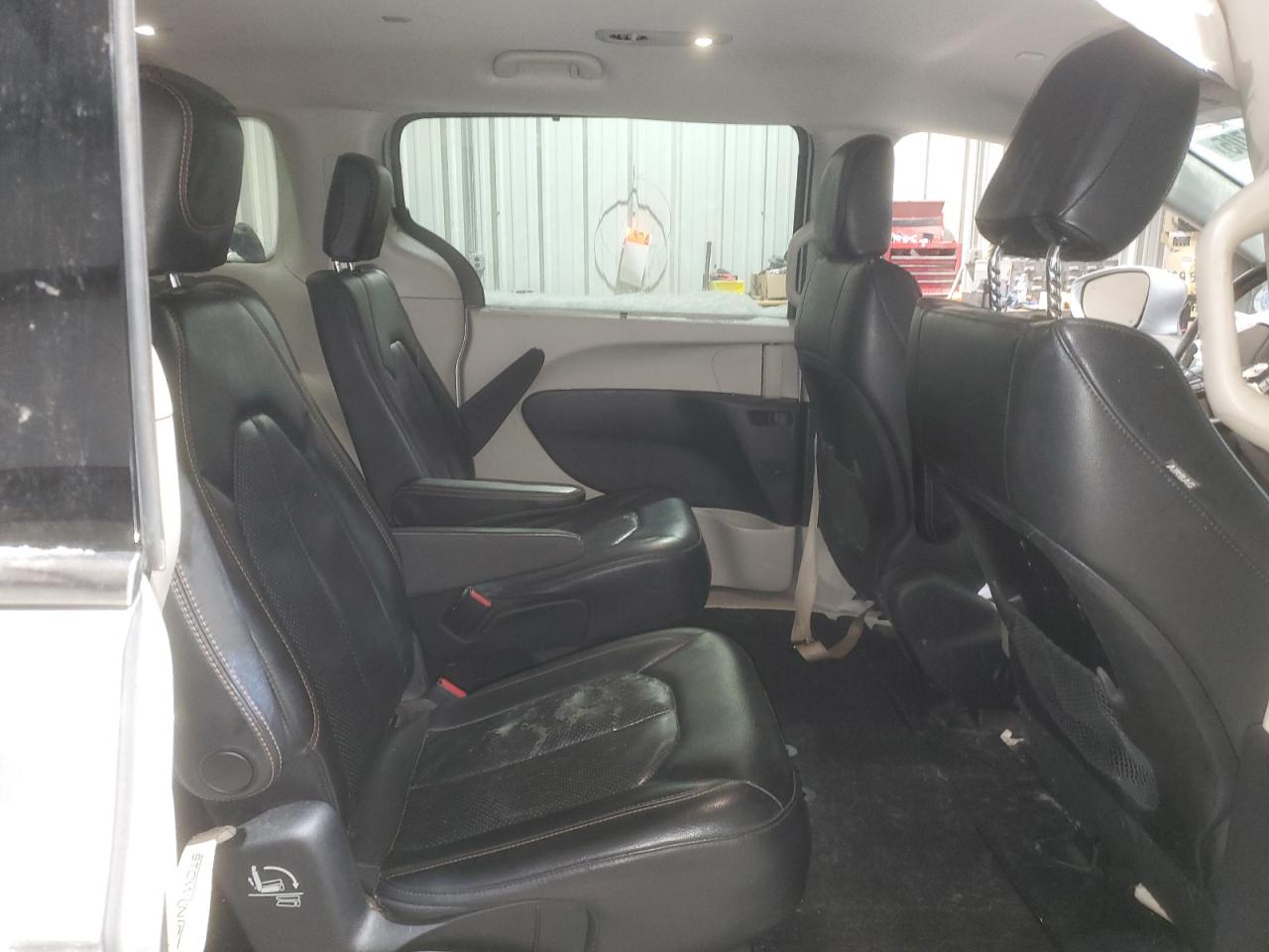 2019 Chrysler Pacifica - Image 12