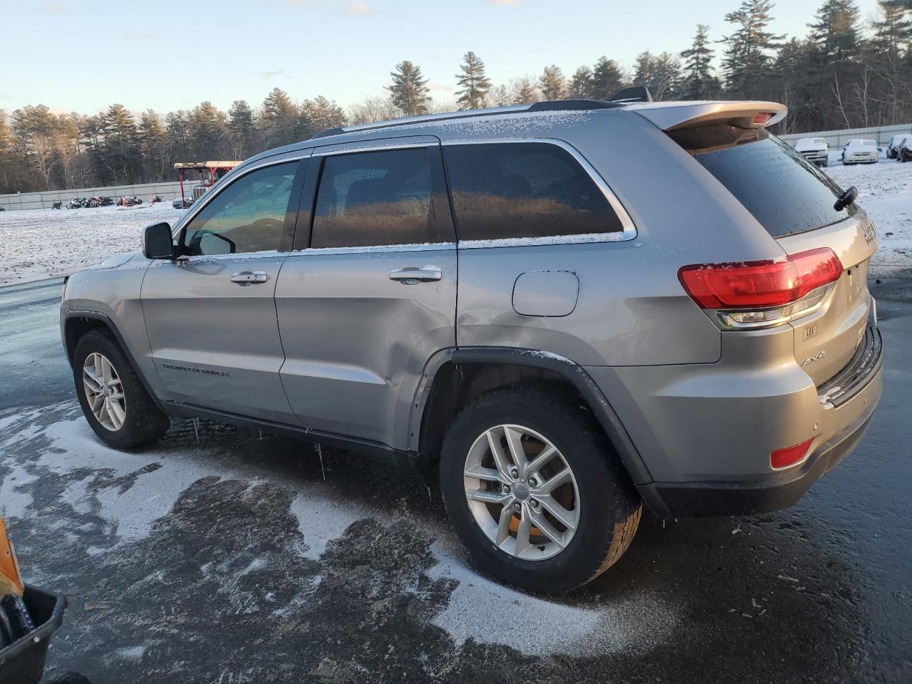 2017 Jeep Grand Cherokee - Image 2