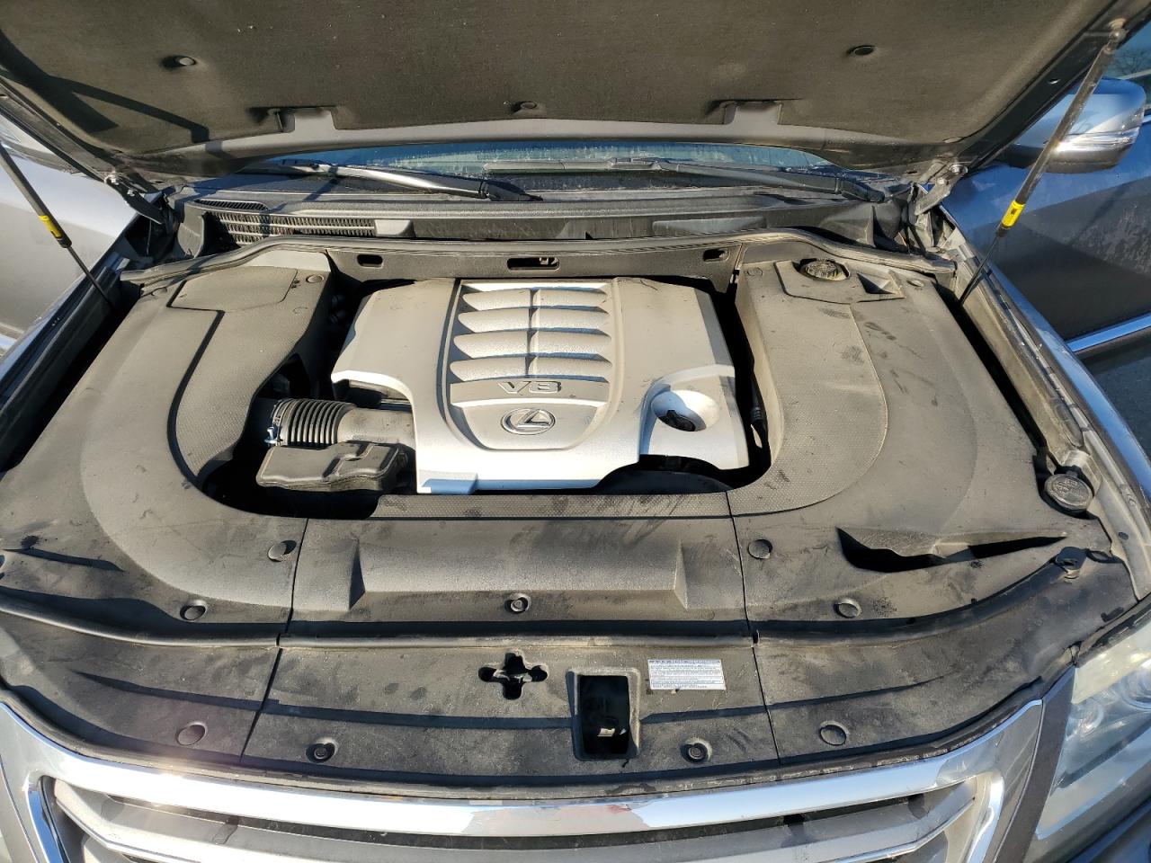 2013 Lexus LX - Image 12
