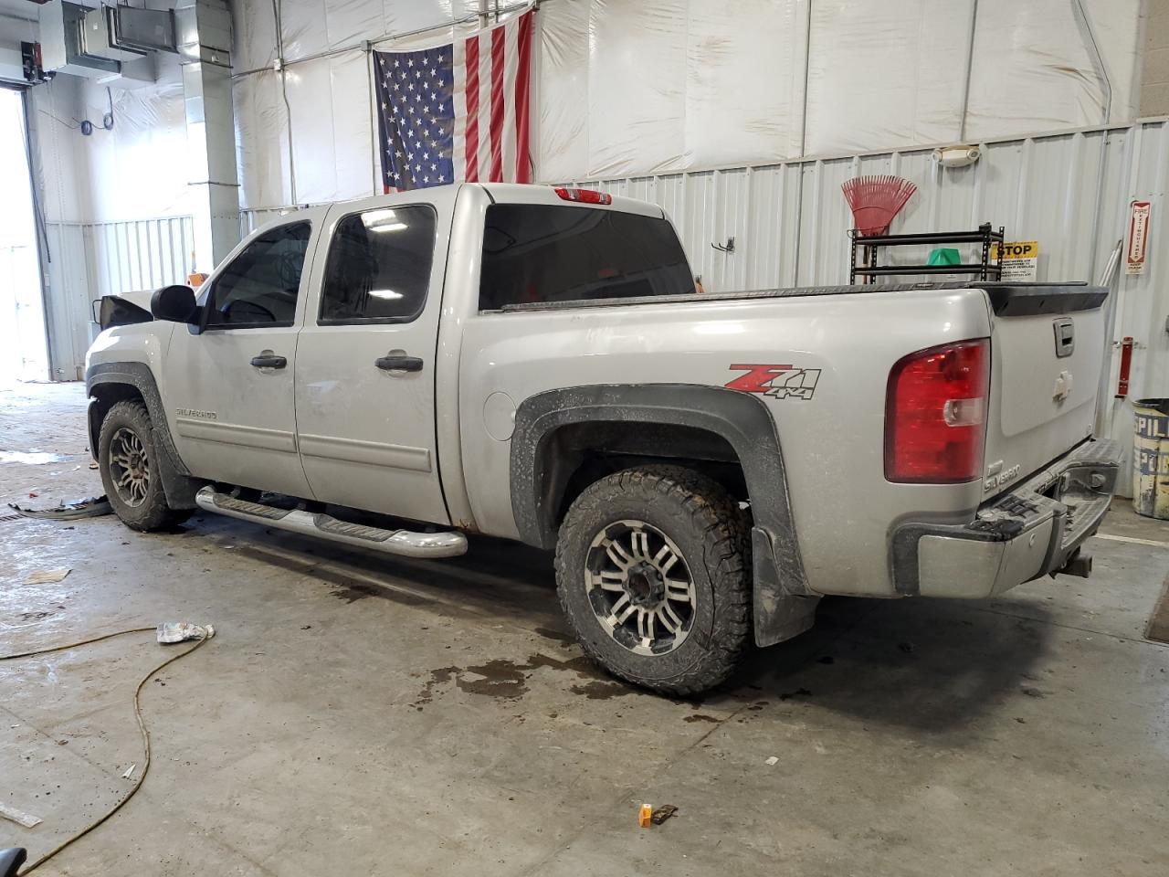 2011 Chevrolet Silverado - Image 2