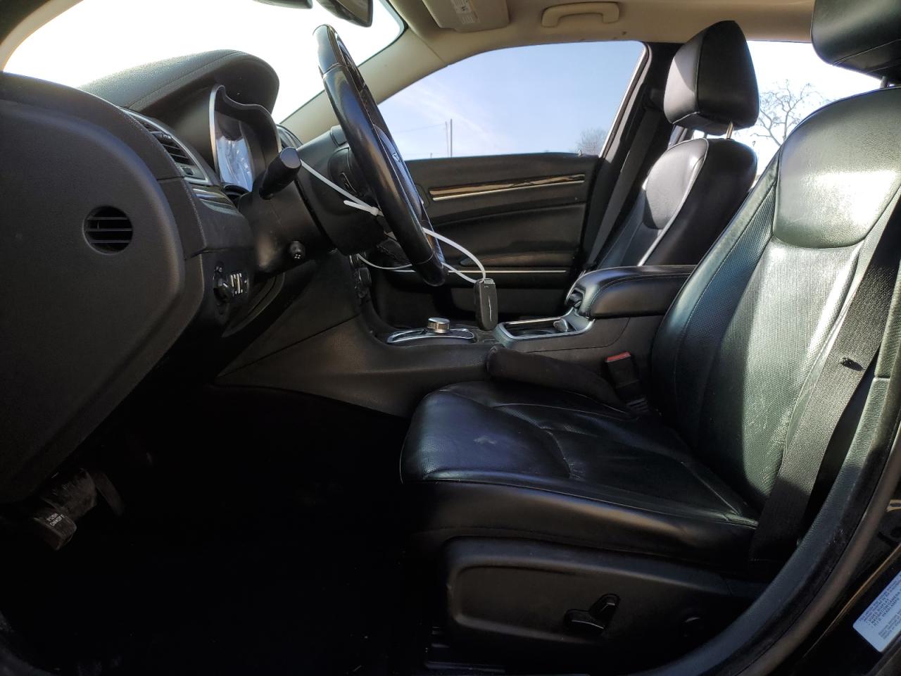 2016 Chrysler 300 - Image 7
