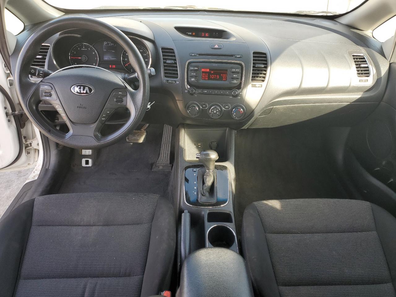 2017 Kia Forte - Image 8