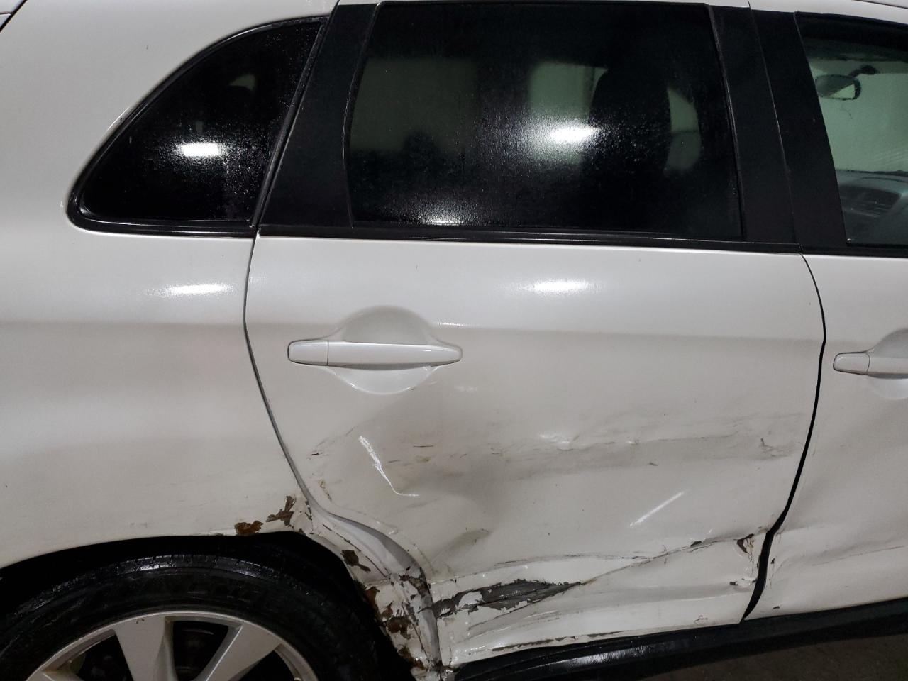 2015 Mitsubishi Outlander - Image 12